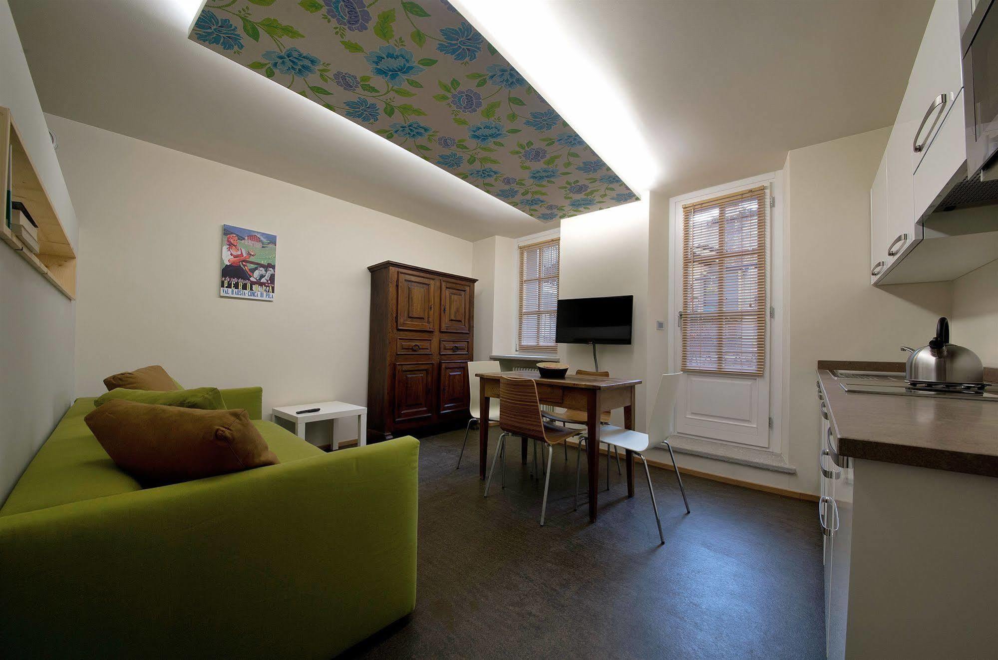 Apartements Coeur De Ville Аоста Экстерьер фото
